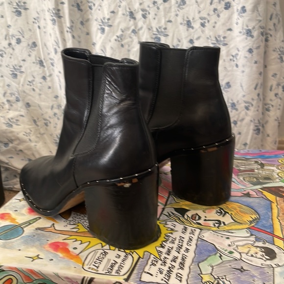 Renvy Women's Debby Leather Block Heel - Picture 4 of 6